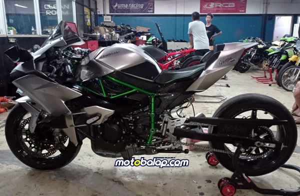 OMR CBR 250RR & FFA 2 Silinder di Sosialisasi 4 Pilar MPR RI Jatim Race Championship 2021 Racing Machine Madness Drag Bike: Sarana Mengakomodir Moge Indonesia