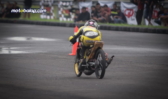 Joko Percil di Jatim Dragbike Championship (Foto: Bayu Jeje / Motobalap.com)