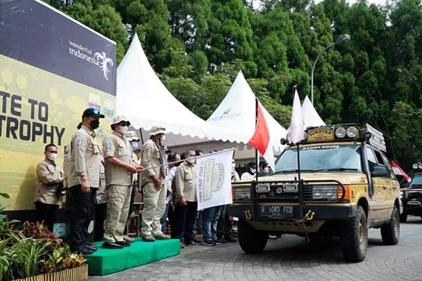 Ketua Umum Ikatan Motor Indonesia (IMI) Lepas Peserta Sumatra Tribute for Camel Trophy 2022