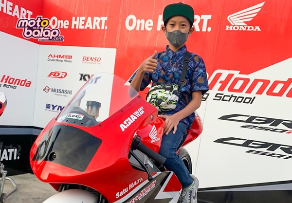 Astra Honda Racing School 2022 :Favian Maulidathaya Sukses Torehkan Hasil Gemilang di Tahap Seleksi Pertama