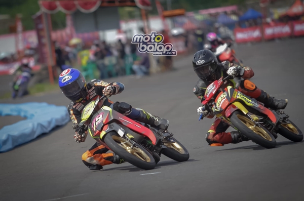 Duel Sengit Tugu Muda Road Race Championsip Putaran II 2022 : Kelas Bebek Dua Tak Standard 116 cc Pemula, Aqshal Ilham Mampu Redam Kekuatan Abdul Ghofar