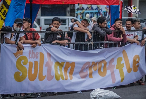 Bentuk Eksistensi The Sultan Croffle Turut Beri Dukungan Penuh Giri Palma Pirelli Drag Bike Tiga Pilar Malang