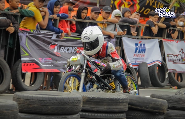 Tidak Mau Ketinggalan, Giri Palma Pirelli Drag Bike Tiga Pilar Akan Beri Tambahan Bonus Produk Feed G Oil Untuk Juara Pertama Di Kelas DB 1 Hingga DB 5