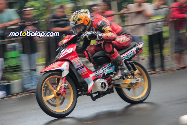 FedG SS1 Racing Oil Akan Jalani Uji Kualitas Oli Samping Dua Tak Di Gelaran MCR Seri 2 GBT Surabaya.