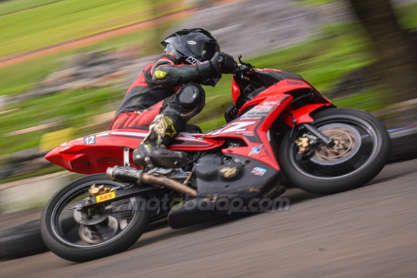 Juara Bebek 4T 150cc TU Mix Rider West Java Roadrace Championship Cimahi: Rajo Satria Hanya Andalkan Motor Garapan Sang Ayah