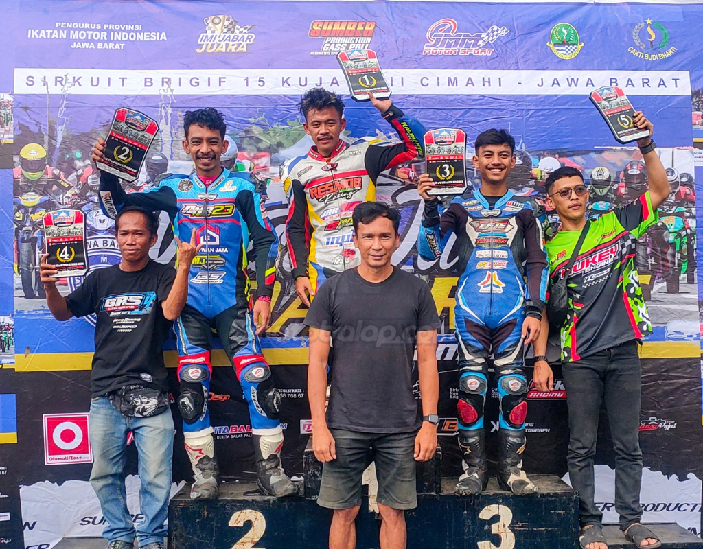 Podium Anggi Gianturi Raih Juara Umum West Java Road Race Championship Kategori Mix Rider