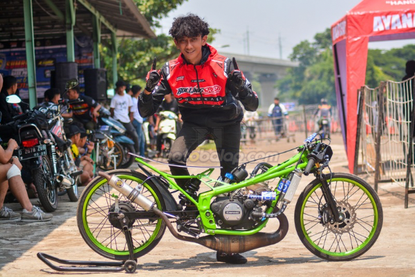 SP76 Motor Rollingspeed Bareng Asep Robot Pertahankan Gelar Juara Sport 2T 155cc TU Open Sekaligus Sabet Fastest of the day West Java Dragbike 2024 Part 6