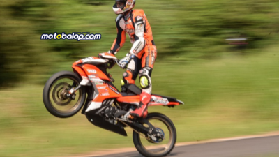 Sempat Trouble Saat Race 1 Akbar Abud Bersama EFJE Racing Buktikan Kualitas Menjuarai Race 2 Expert Kejurnas Motoprix Seri 3 Subang