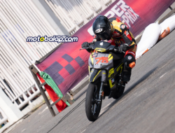 Konsisten di Jalur Juara! Tomy Salim Antar IOS Store Tarpan DS 111 Kembali Berjaya di Superchallenge Super Prix Malang